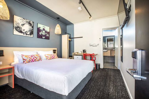 Monash Hotel - NT Tourism 1
