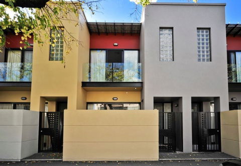 RNR Apartments, Adelaide - Accommodation NT 0