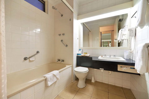 Beachfront Voyager Motor Inn - Accommodation NT 1