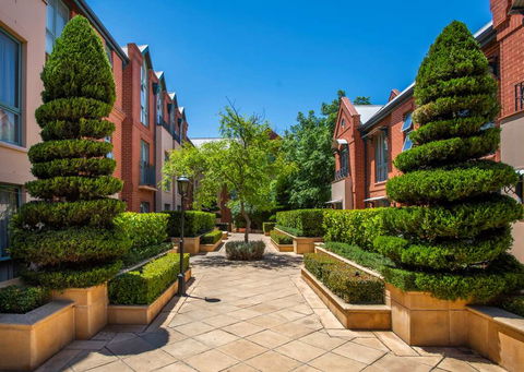 Majestic Old Lion Apartments - Accommodation NT 2