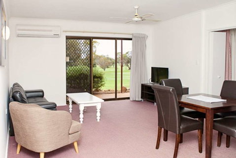 Comfort Inn & Suites Riverland - Accommodation NT 4