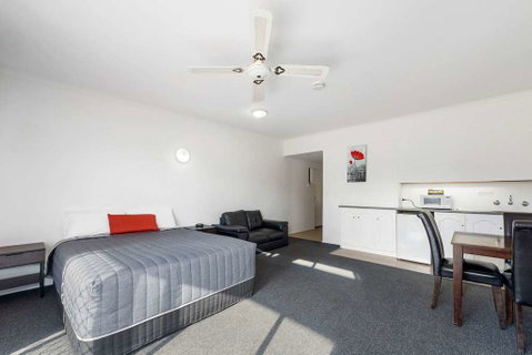 Comfort Inn & Suites Riverland - Accommodation NT 7