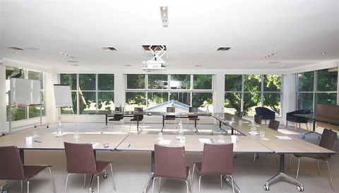 Forrest Hotel & Apartments - Accommodation NT 4