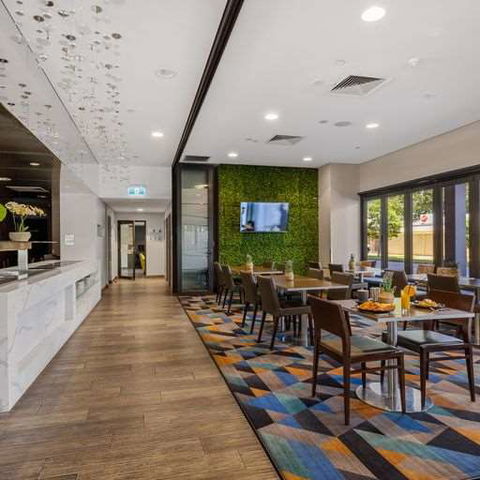 H On Mitchell Apartment Hotel - Accommodation NT 7