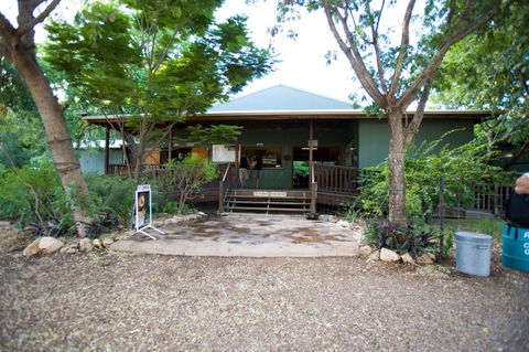 Adels Grove Camping Park Hotel - Accommodation NT 0