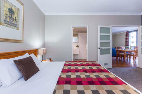 Mont Clare Boutique Apartments - Accommodation NT 7