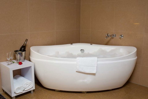 Best Western Plus Hovell Tree Inn - Accommodation NT 13