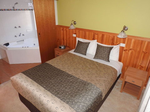Golden Heritage Motor Inn & Cottages - Accommodation NT 9