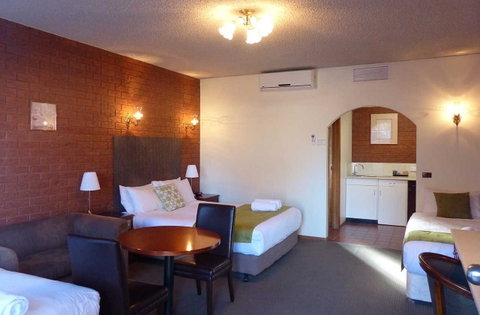 Meramie Motor Inn - Accommodation NT 4