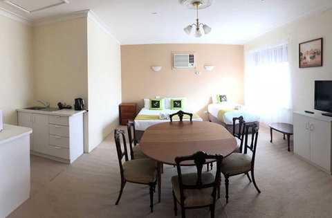 Meramie Motor Inn - Accommodation NT 5