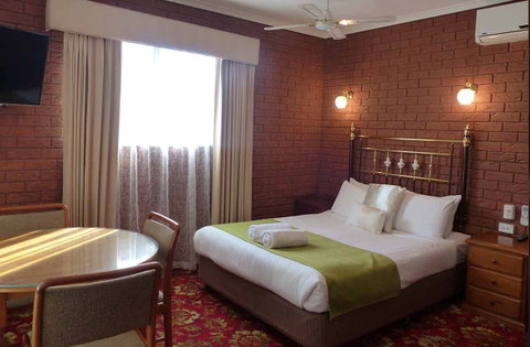 Meramie Motor Inn - Accommodation NT 6