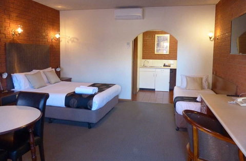 Meramie Motor Inn - Accommodation NT 7
