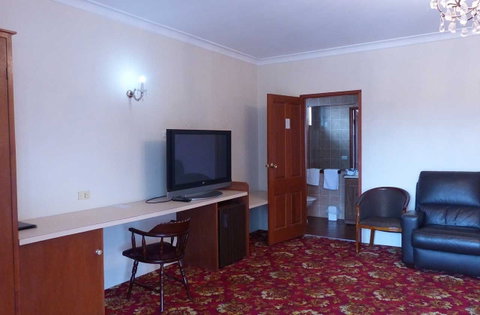 Meramie Motor Inn - Accommodation NT 9