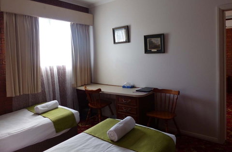 Meramie Motor Inn - Accommodation NT 13