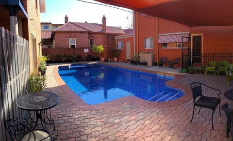 Meramie Motor Inn - Accommodation NT 15