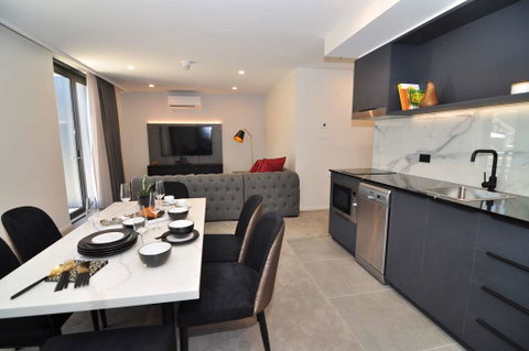Deco Hotel - Accommodation NT 6