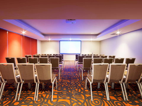 Novotel Canberra - Accommodation NT 7