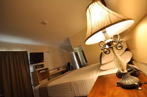 Emerald Maraboon Motor Inn - Accommodation NT 4