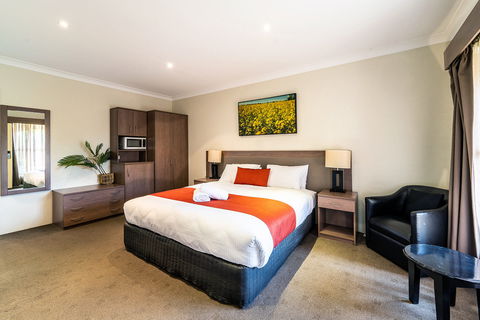 Parkes International - Accommodation NT 1