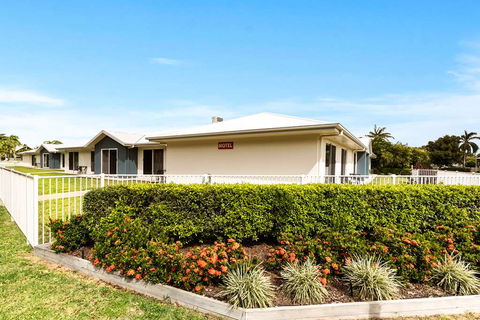 Econo Lodge Beachside - Accommodation NT 1