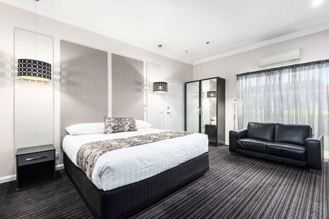 Comfort Inn Deakin Palms - Accommodation NT 1