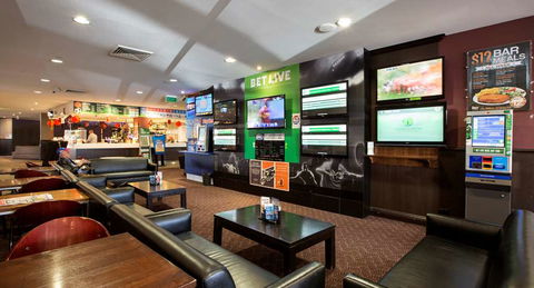 Nightcap At Ashley Hotel - NT Tourism 4