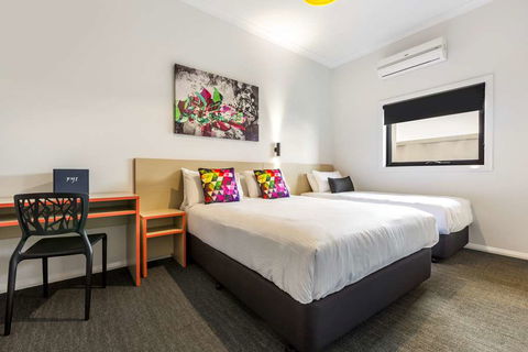 Nightcap At Ashley Hotel - NT Tourism 6