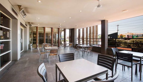 Nightcap At Ashley Hotel - NT Tourism 8