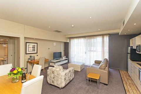 Peppers Seaport Hotel - Accommodation NT 8