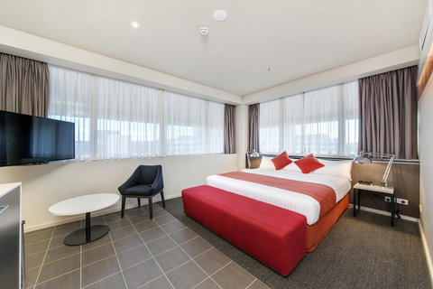 Abode Woden - Accommodation NT 24