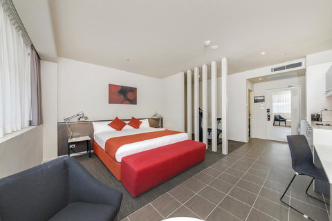 Abode Woden - Accommodation NT 17