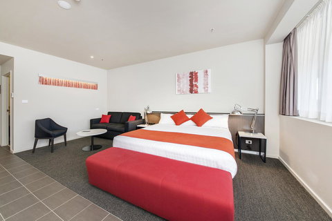 Abode Woden - Accommodation NT 21