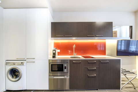 Abode Woden - Accommodation NT 18