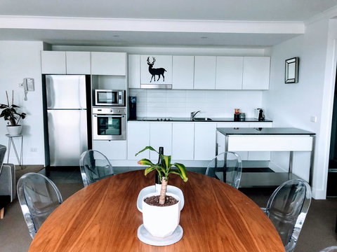 Staying Places - The Avenue - Accommodation NT 7