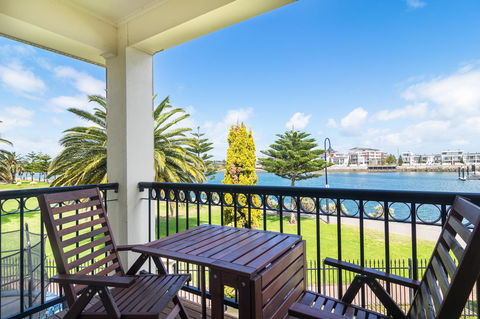Port Adelaide Harbourside House - Accommodation NT 7