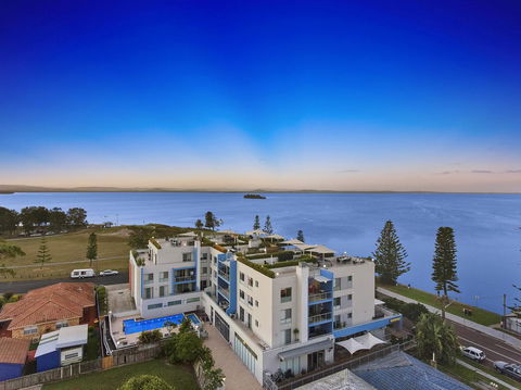 Lakeside Waterfront Apartment The Entrance - Accommodation NT 16