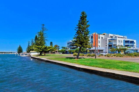 Lakeside Waterfront Apartment The Entrance - Accommodation NT 39