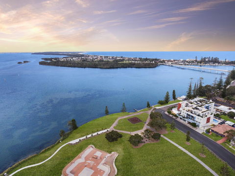 Lakeside Waterfront Apartment The Entrance - Accommodation NT 18