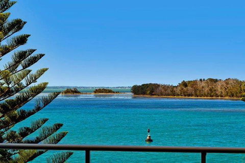 Lakeside Waterfront Apartment The Entrance - Accommodation NT 34