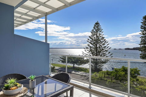 Lakeside Waterfront Apartment The Entrance - Accommodation NT 31