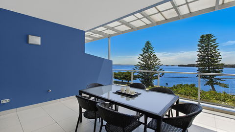 Lakeside Waterfront Apartment The Entrance - Accommodation NT 32