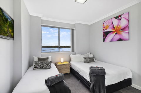 Lakeside Waterfront Apartment The Entrance - Accommodation NT 10