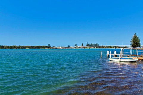 Lakeside Waterfront Apartment The Entrance - Accommodation NT 35