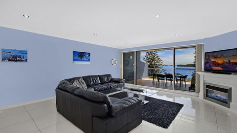 Lakeside Waterfront Apartment The Entrance - Accommodation NT 6