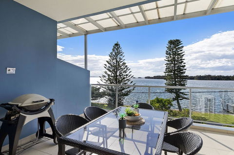 Lakeside Waterfront Apartment The Entrance - Accommodation NT 30