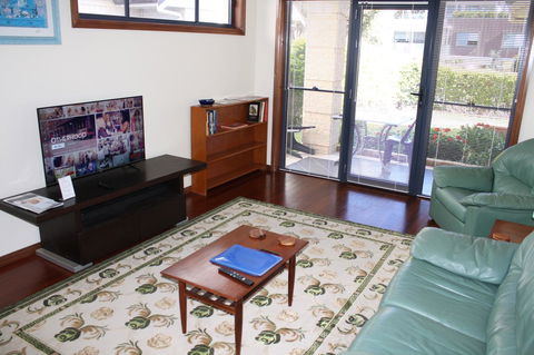 Serenity On Narrabeen Beach - 1Bdr Beachside Retreat - Accommodation NT 7