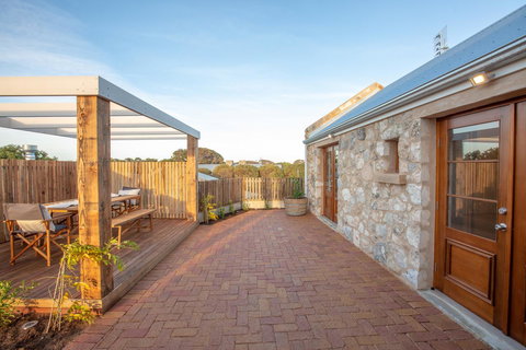 Lucy's Cottage - Accommodation NT 23