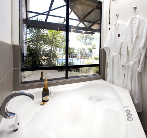 Majestic Oasis Apartments - Accommodation NT 9