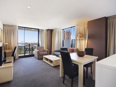 Oaks Adelaide Horizons Suites - NT Tourism 13