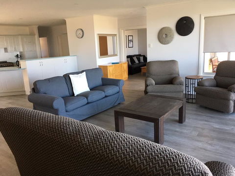 Emu Bay Holiday Homes - Accommodation NT 30